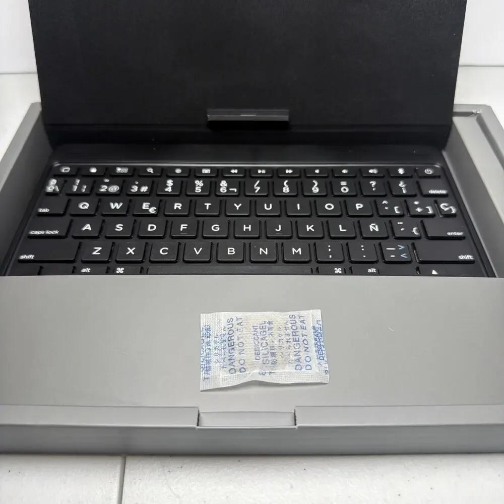 ZAGG Messenger Folio Bluetooth Keyboard Case for iPad 9.7” New Open Box